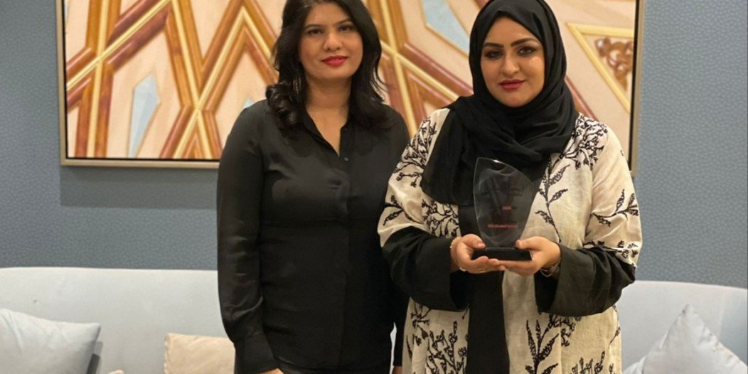 صورة مميزة: منى تجاربي تنال جائزة الأيقونة الإجتماعية عن مجمل نشاطاتها الخيرية خلال سنة 2021