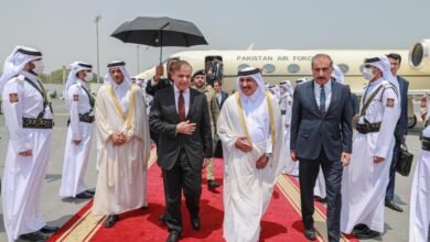 رئيس وزراء باكستان يصل الدوحة لجلب استثمارات قطرية