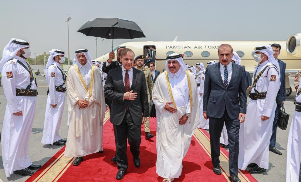 صورة مميزة: رئيس وزراء باكستان يصل الدوحة لجلب استثمارات قطرية