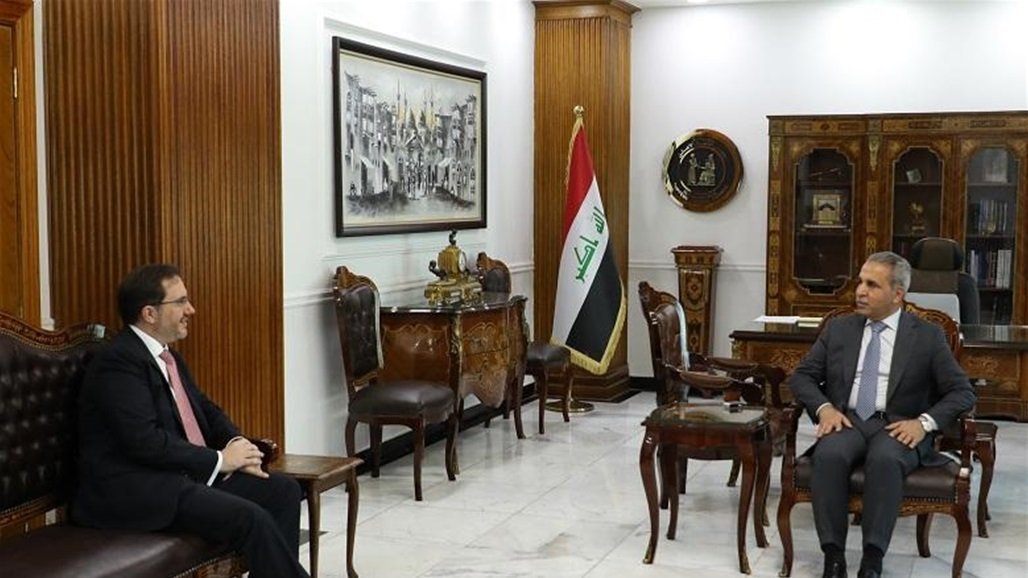 صورة مميزة: زيدان وسفير المملكة المتحدة يبحثان نتائج الدورات التدريبية للقضاة
