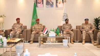 قائد التحالف يبحث مع رئيس الأركان اليمني سير العمليات قائد التحالف يبحث مع رئيس الأركان اليمني سير العمليات