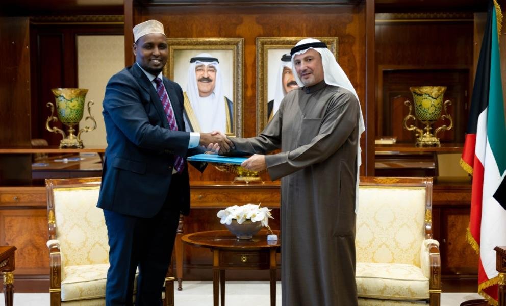 صورة مميزة: أمير الكويت يتلقى رسالة خطية من الرئيس الصومالي