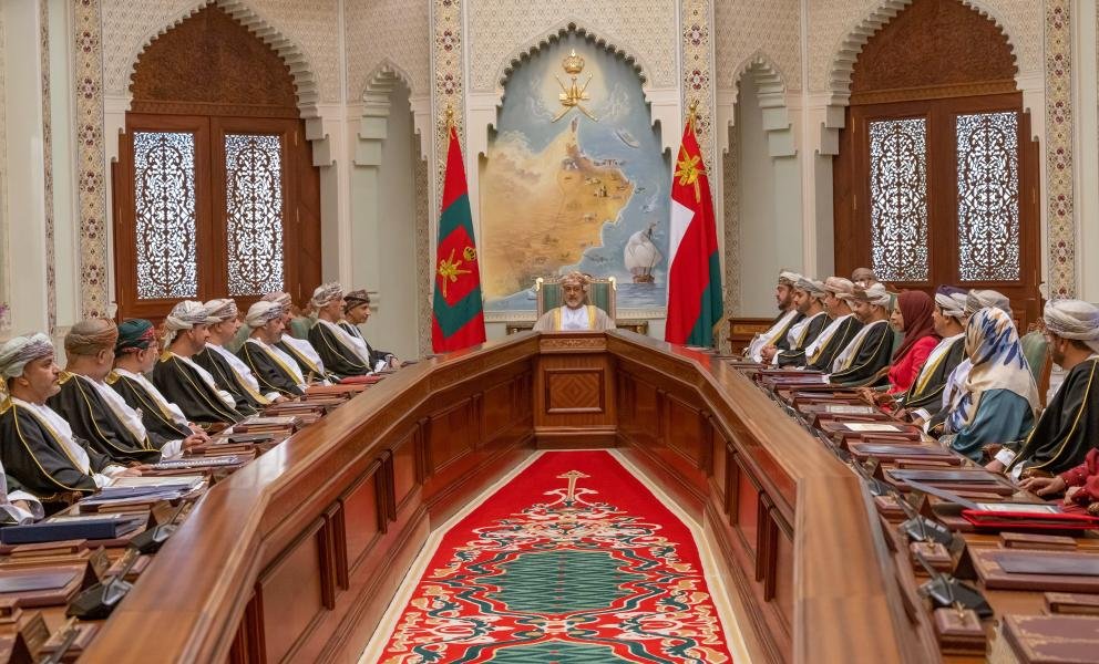 صورة مميزة: سلطان عُمان يوجه بإجراءات تساعد المواطنين على الالتحاق بالأعمال