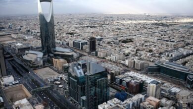 السعودية الكشف عن قضايا فساد بملايين الدولارات