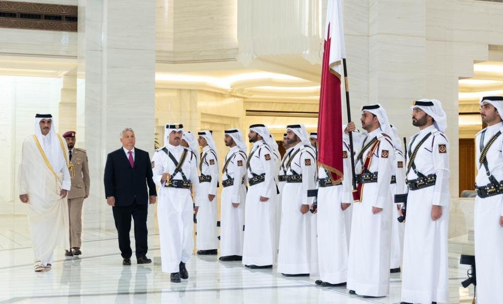 أمير قطر يبحث مع رئيس وزراء هنغاريا التعاون الاقتصادي