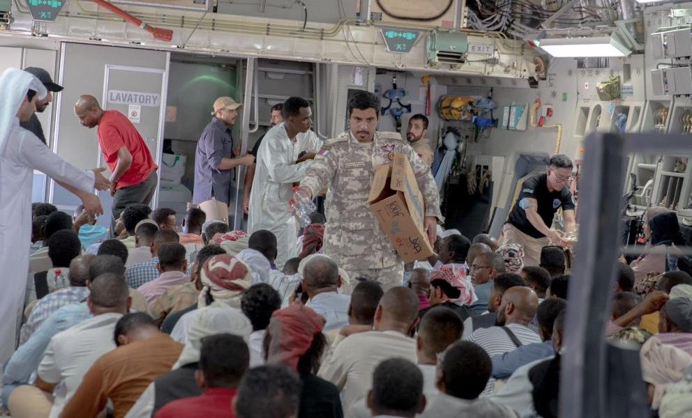 صورة مميزة: قطر ترسل 30 طناً من المساعدات للسودان وتجلي 180 مقيماً