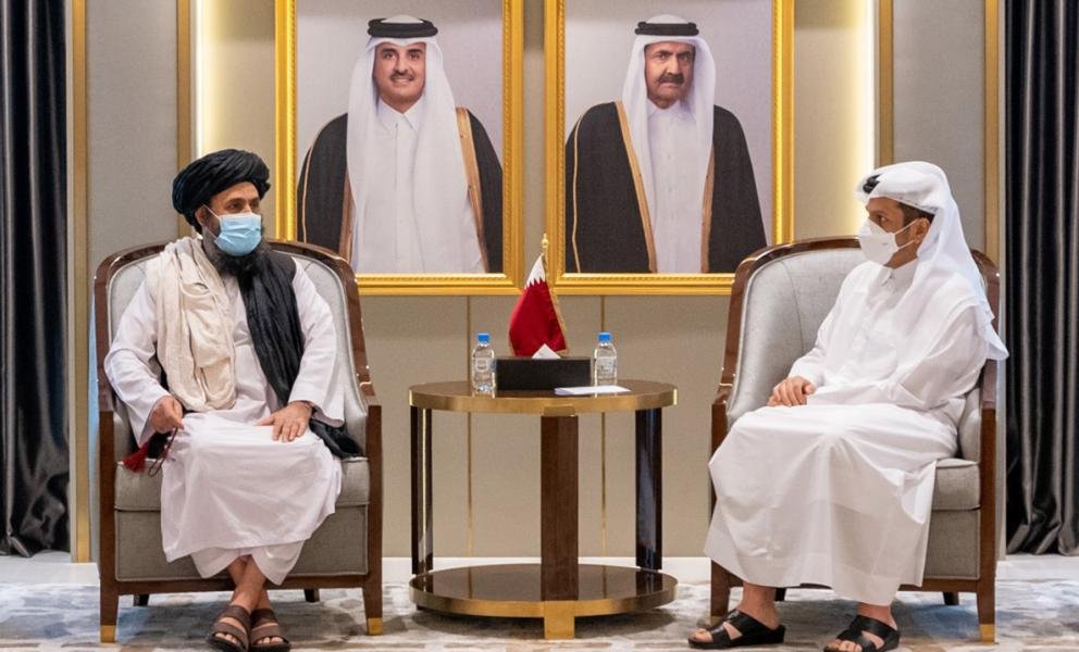 صورة مميزة: محادثات سرية بين رئيس وزراء قطر وزعيم طالبان