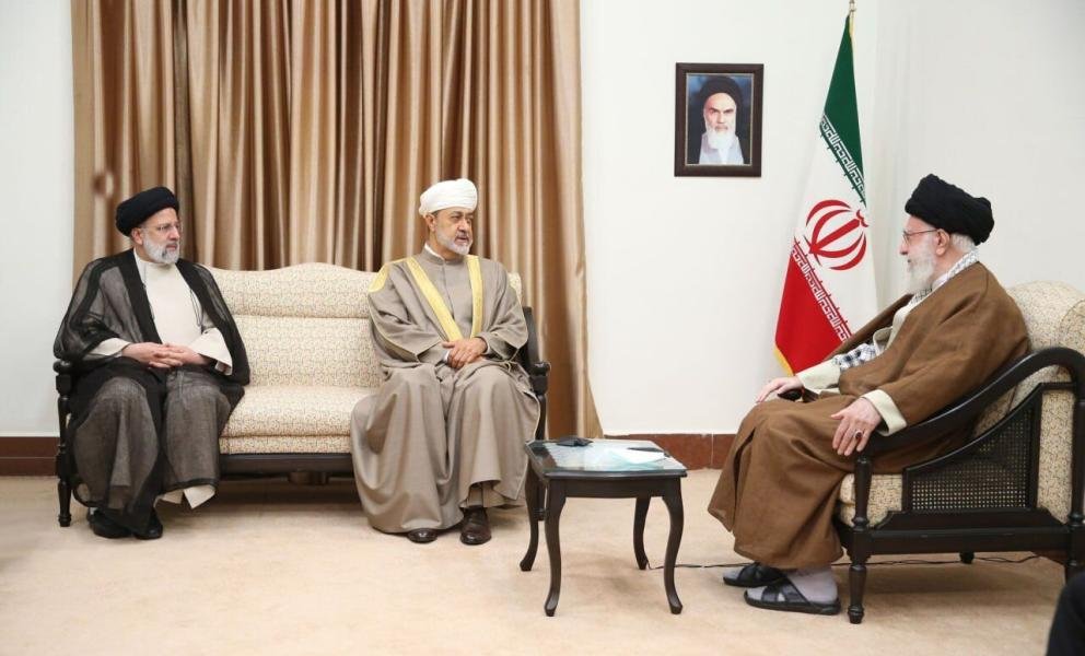 صورة مميزة: مكتب خامنئي سلطان عُمان نقل رغبة مصر بعودة العلاقات