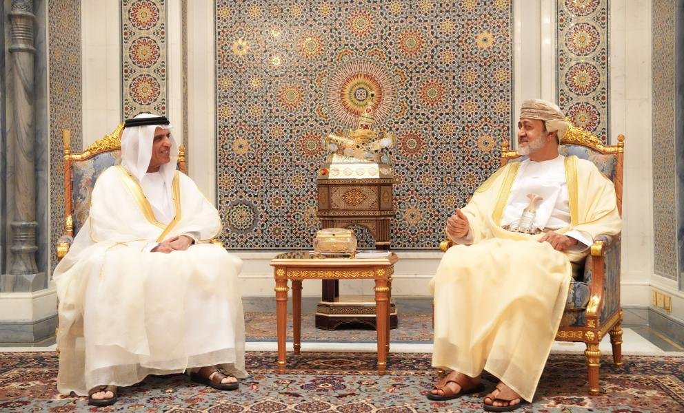 صورة مميزة: سلطان عُمان يبحث مع حاكم رأس الخيمة التعاون المشترك