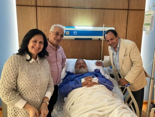 صورة مميزة: صورة خالد الصاوي من غرفة العمليات تثير القلق.. والفنان يكشف الحقيقة