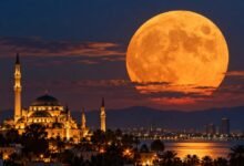 قمر الحصاد يزيّن سماء الوطن العربي.. لماذا يبدو أكبر وأكثر احمرارًا؟