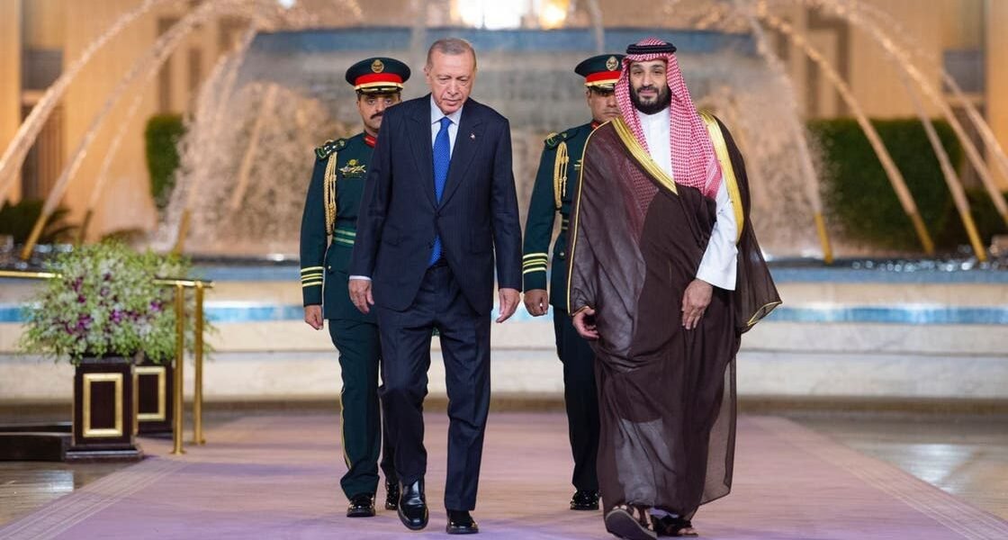خالد بن سلمان توقيع عقدين مع شركة بايكار للاستحواذ على طائرات مسيّرة