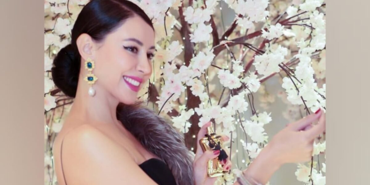 صورة مميزة: Supermodel Nesrin Sanad Mesmerizes Her Audience Attention