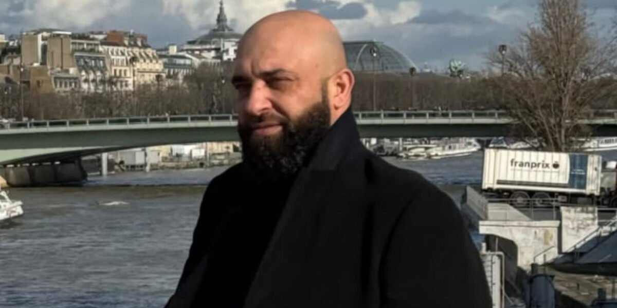 أبو علي منانا.. مرشد سياحي لبناني يبهر الزوار بفرنسا