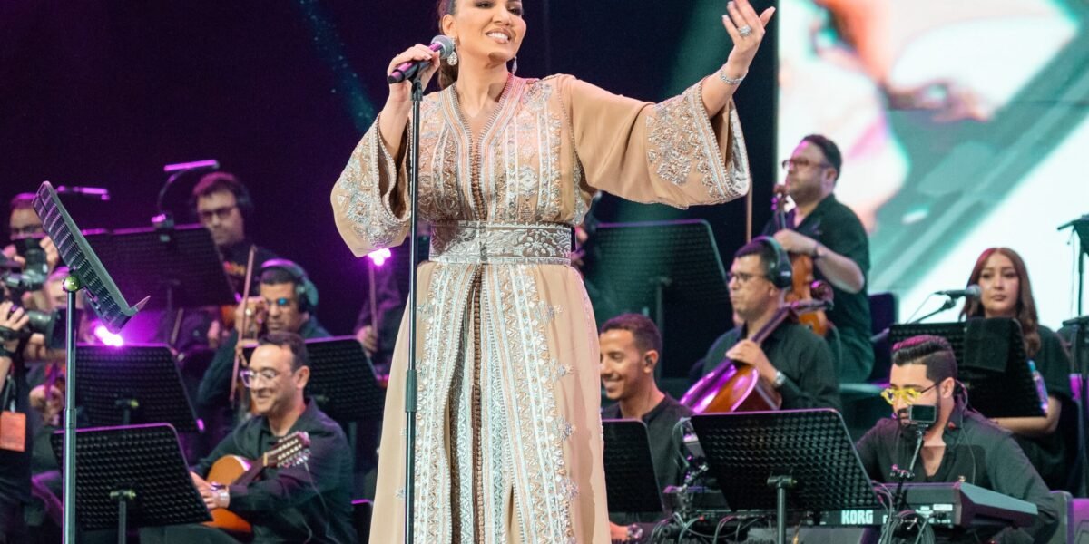 صورة مميزة: أسما لمنور تتألق في مهرجان موازين وتخطف الأنظار بحفل جماهيري ضخم في الرباط