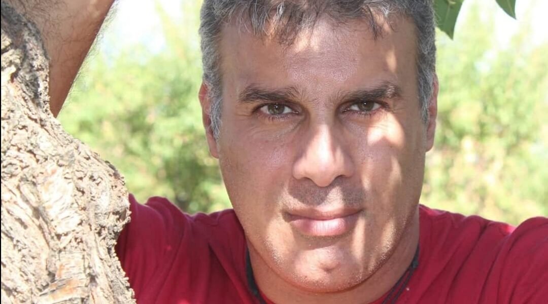 صورة مميزة: ادونيس الخطيب يقرصن الوقت بأصوات فنانيين وحفل الكتروني على فايسبوك