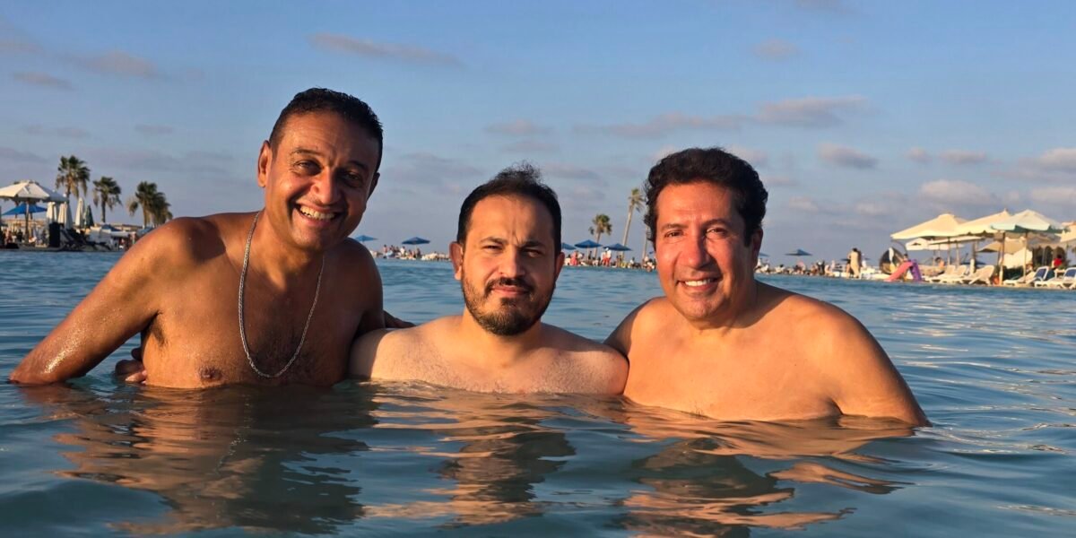 صورة مميزة: الساحل الشمالي يجمع بين المنتج اللبناني أحمد شحاده والدكتور أحمد أيوب والنجم المصري الكبير هاني رمزي في أجواء صيفية مميّزة