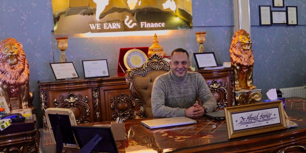 صورة مميزة: الفنان مصطفى درويش في زيارة لمقر شركةWe earn fanince