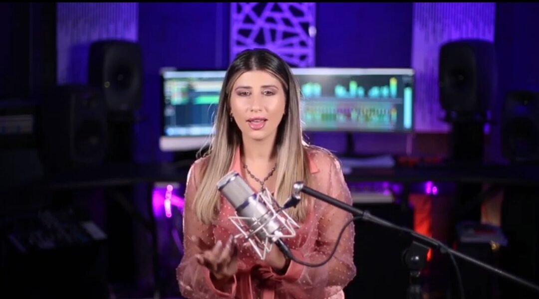 صورة مميزة: الفنانة ماريا سركيس تُغني للنجمة العراقية رحمة الكوكب وتبدع ..