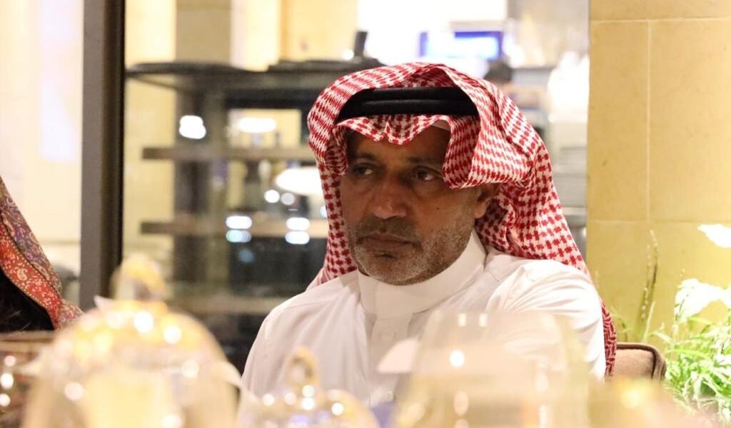 المصمم العالمي عبد الله بن شويل رئيسا لقطاع الموضة والجمال بالمركز العربي للتدريب والتأهيل - صورة مميزة صورة مميزة: المصمم العالمي عبد الله بن شويل رئيسا لقطاع الموضة والجمال بالمركز العربي للتدريب والتأهيل