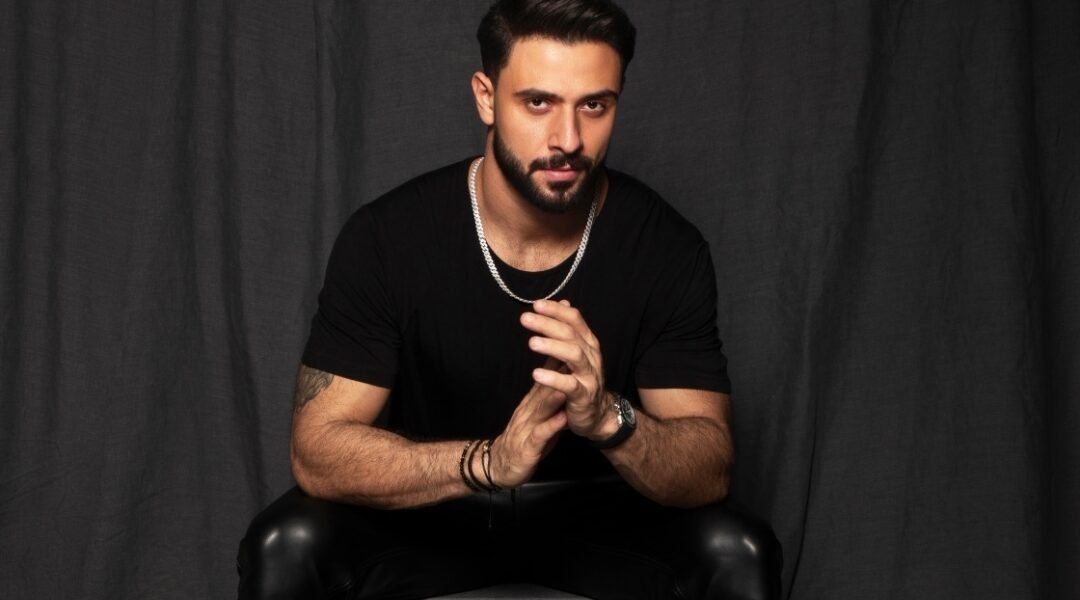 صورة مميزة: النجم كريم نور يخطف الأنظار في سوريا