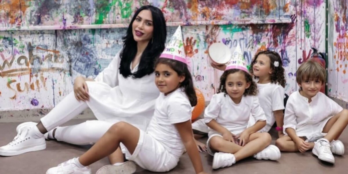 صورة مميزة: بإطلالة ةالدكتورة خلود تحتفل بعيد ميلاد ابنتها