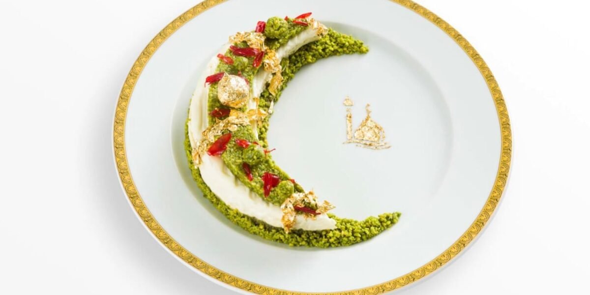 صورة مميزة: رمضان في دبي افتتاح خيمة حكايات في فندق بلازو فيرساتشي يجمع نجوم الفن والثقافة