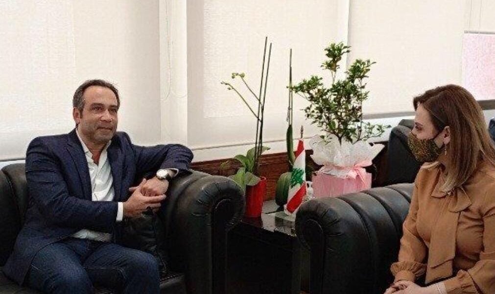 صورة مميزة: زار رئيس نادي الأنصار نبيل بدر مقر وزارة الشباب والرياضة حيث كان في استقباله الوزيرة فارتينيه أوهانيان.