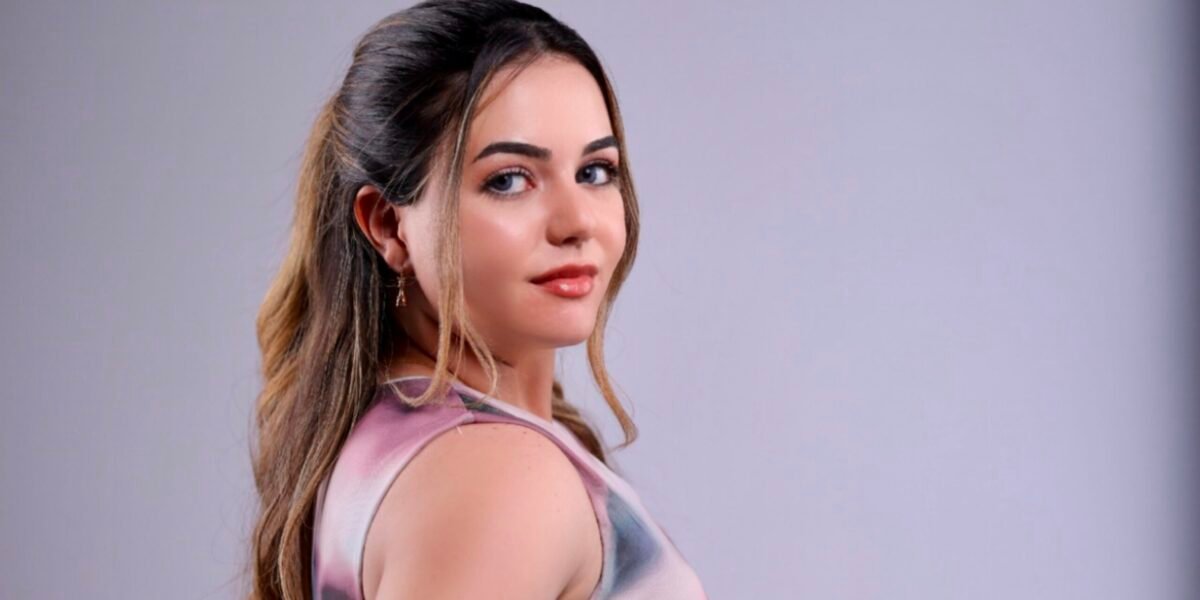 صورة مميزة: صوفي عيسى تستعد لإفتتاح صالونها للمكياج